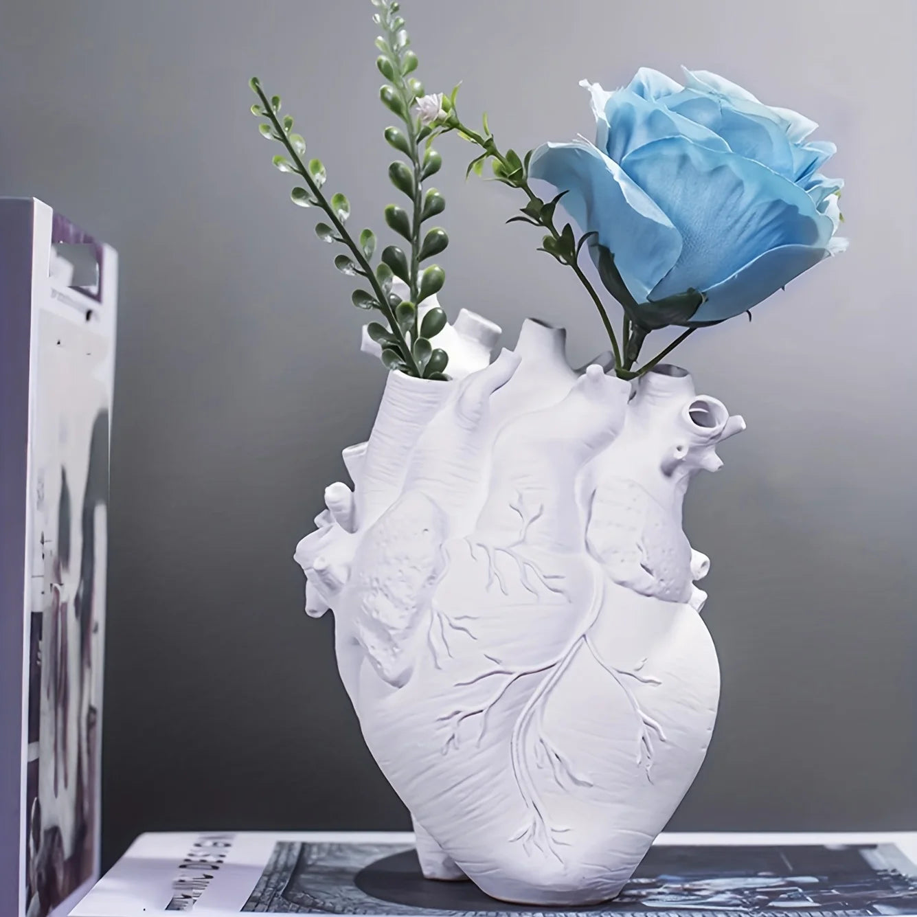 This striking Anatomical Heart Resin Vase is a must-have for anyone looking to add a touch of glam to their tabletop decor. Double Cart provides Best products for your home in Dallas, TX.